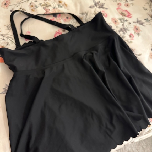 NWT Torrid Scalloped Edge Swim Top - Picture 12 of 14